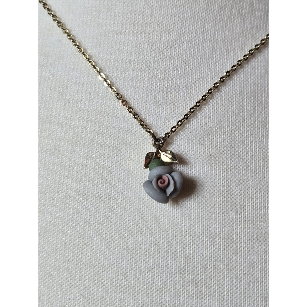 Vintage Signed 1928 Jewelry Co Silver Tone Porcelain Rose Pendant Necklace